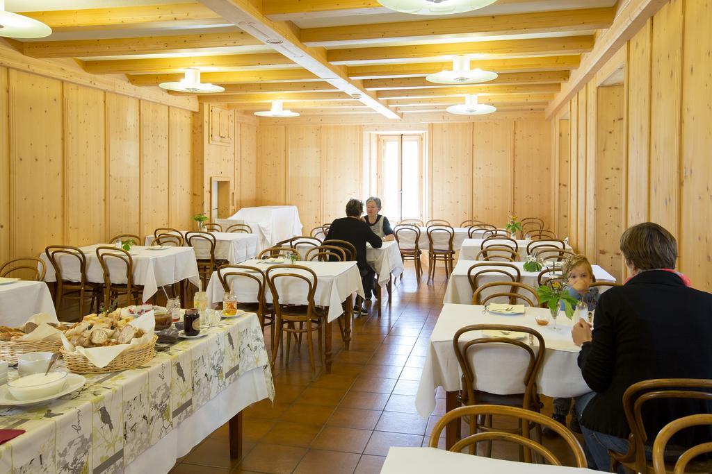 Auberge De L'Hospice Бур-Сан-Пиер Екстериор снимка